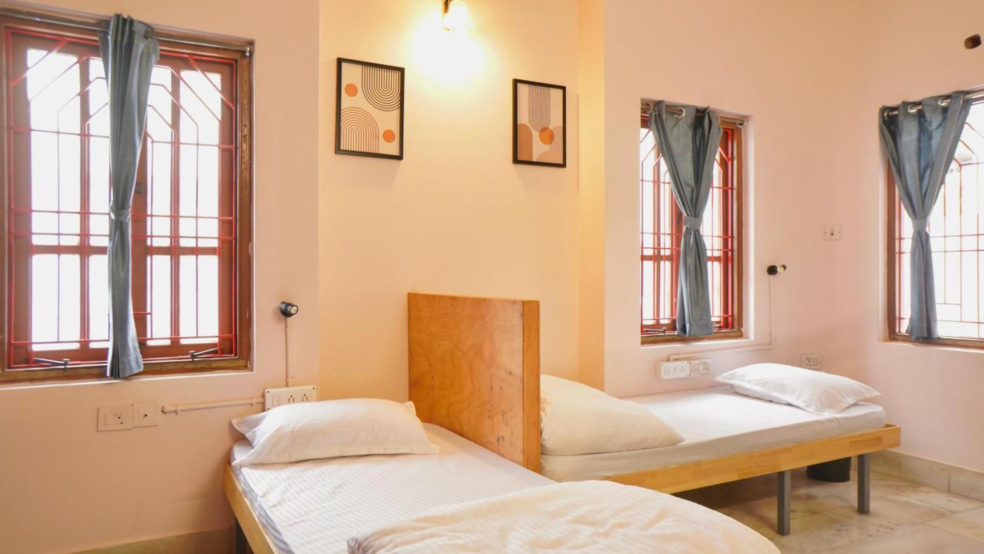 Roambay - Gokulam Hostel