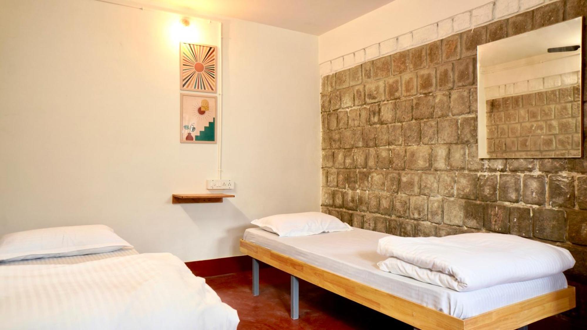 Roambay - Gokulam Hostel *