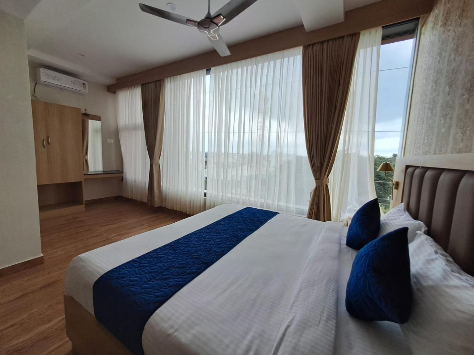 Hotel Sky 2*