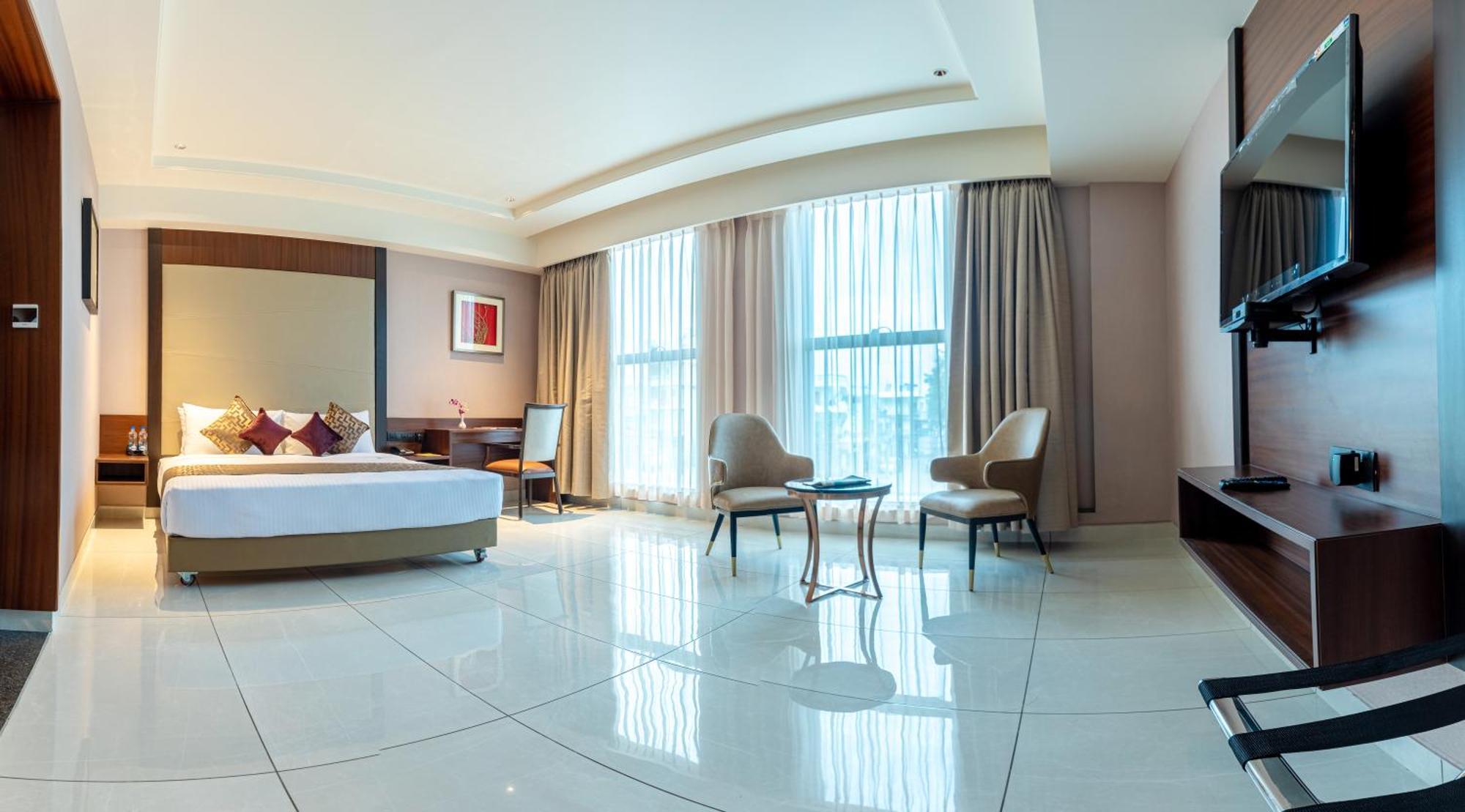 Hotel M Pro Palace - 12 Minutes To Palace