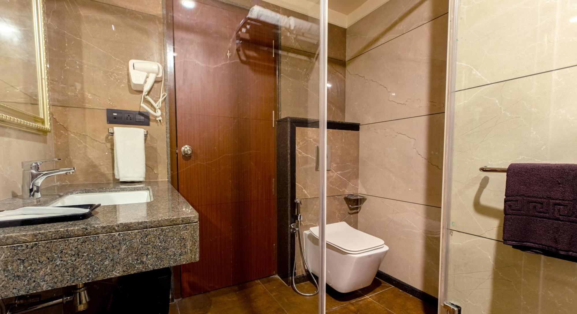 Hotel M Pro Palace - 12 Minutes To Palace 3*