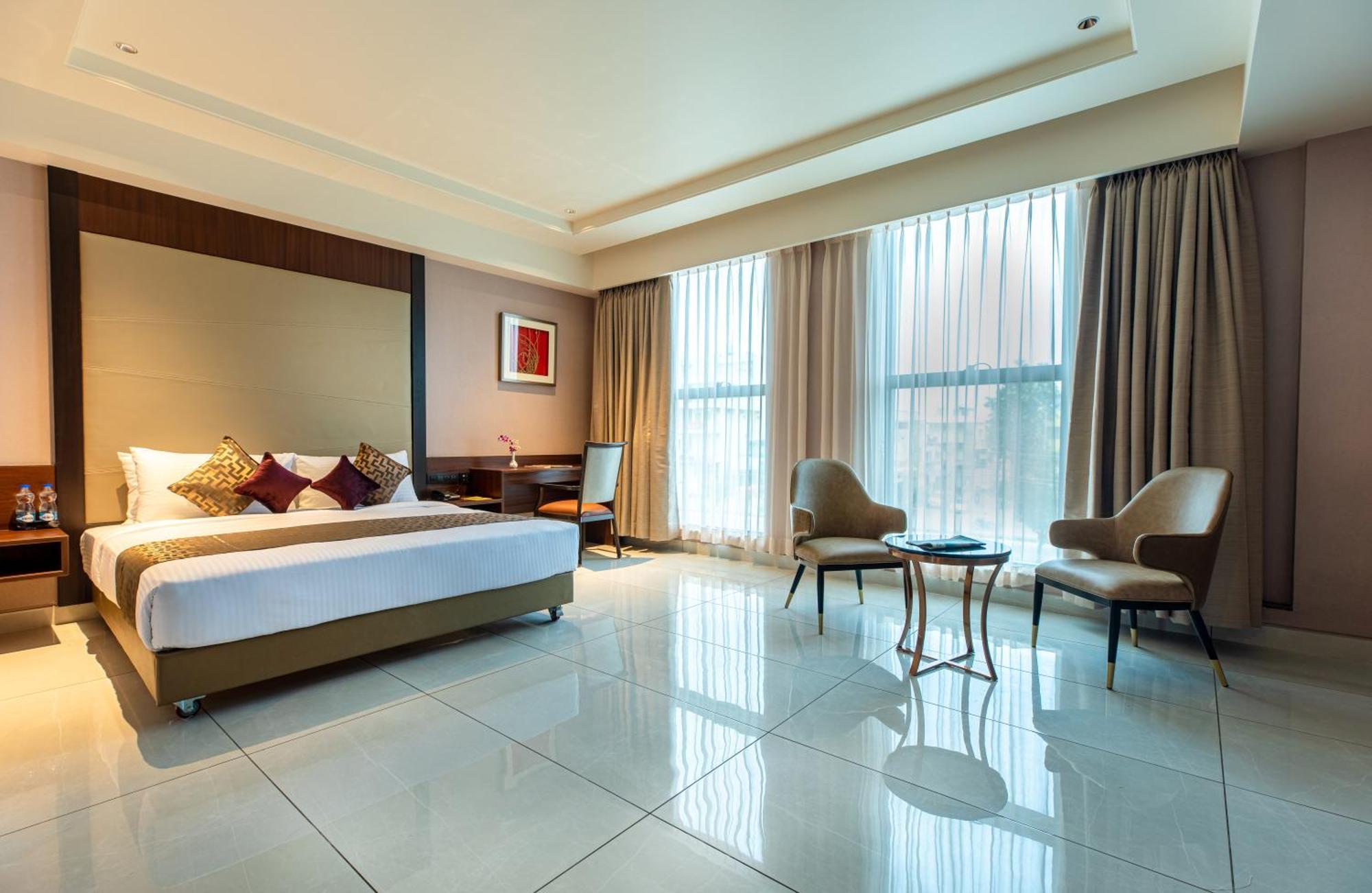 Hotel M Pro Palace - 12 Minutes To Palace 3*