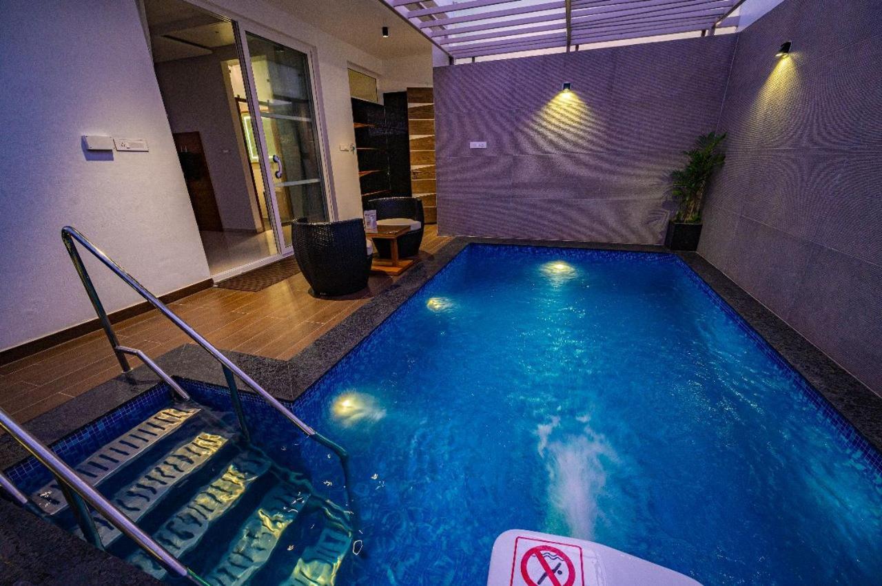 S R Pool