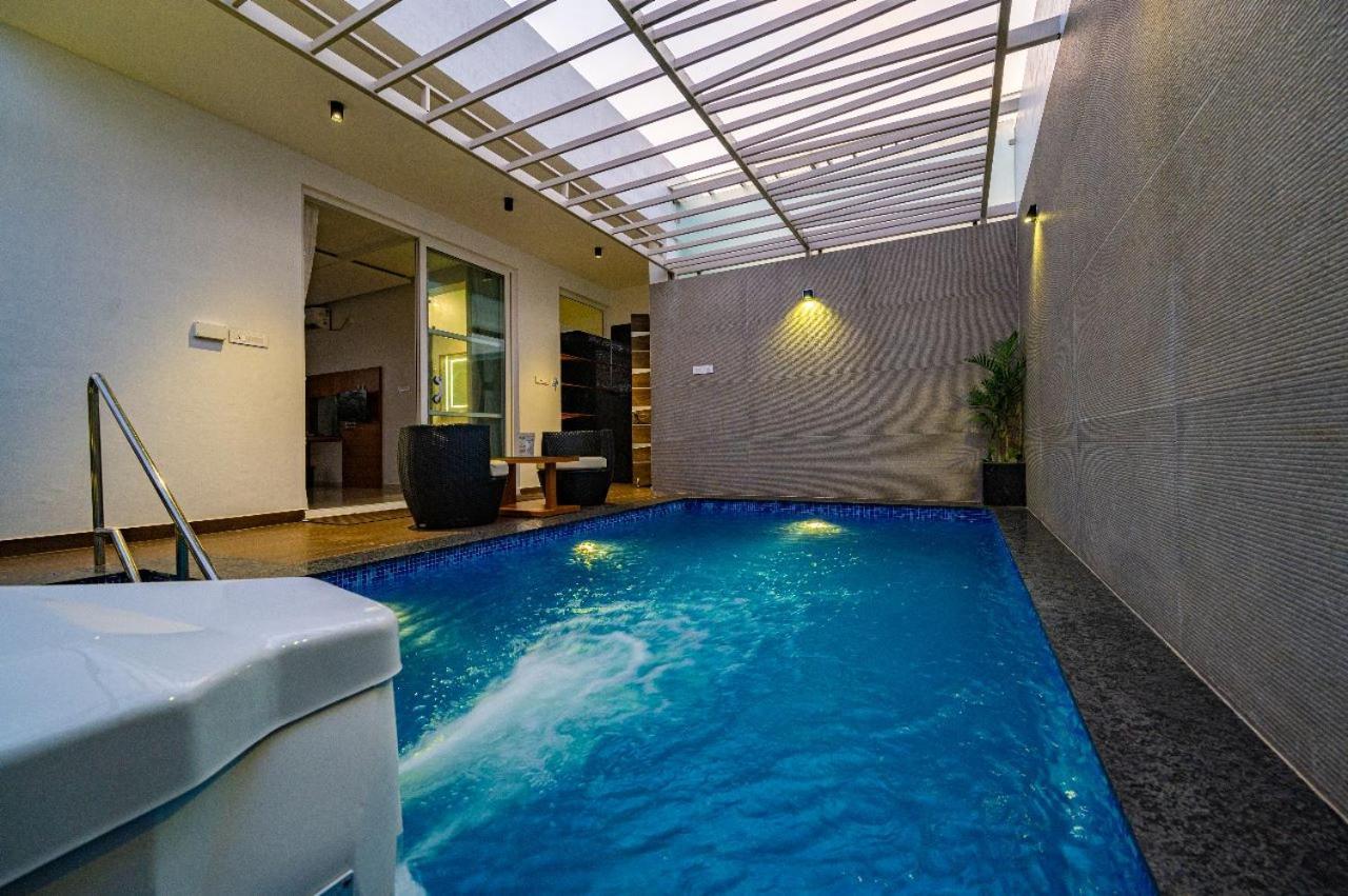 S R Pool