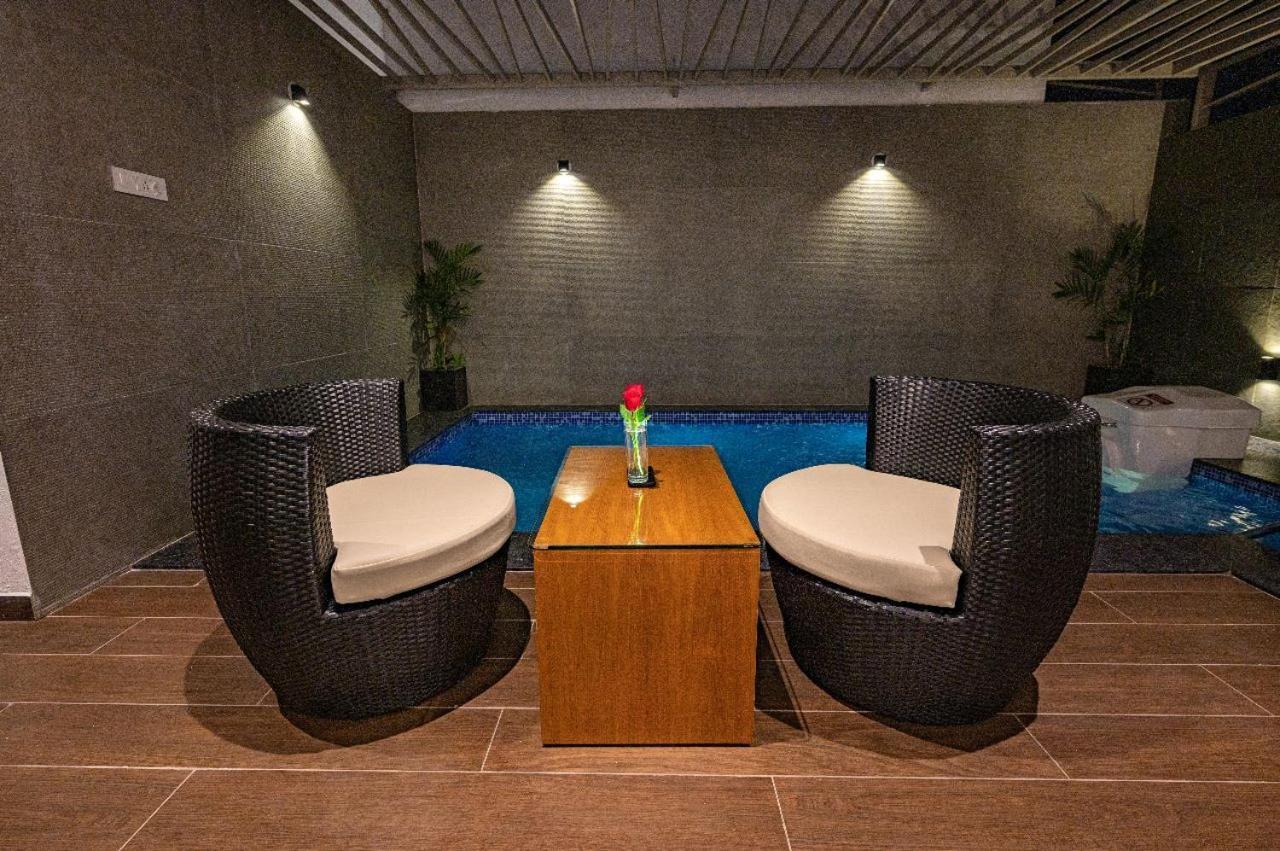 Resort S R Pool *