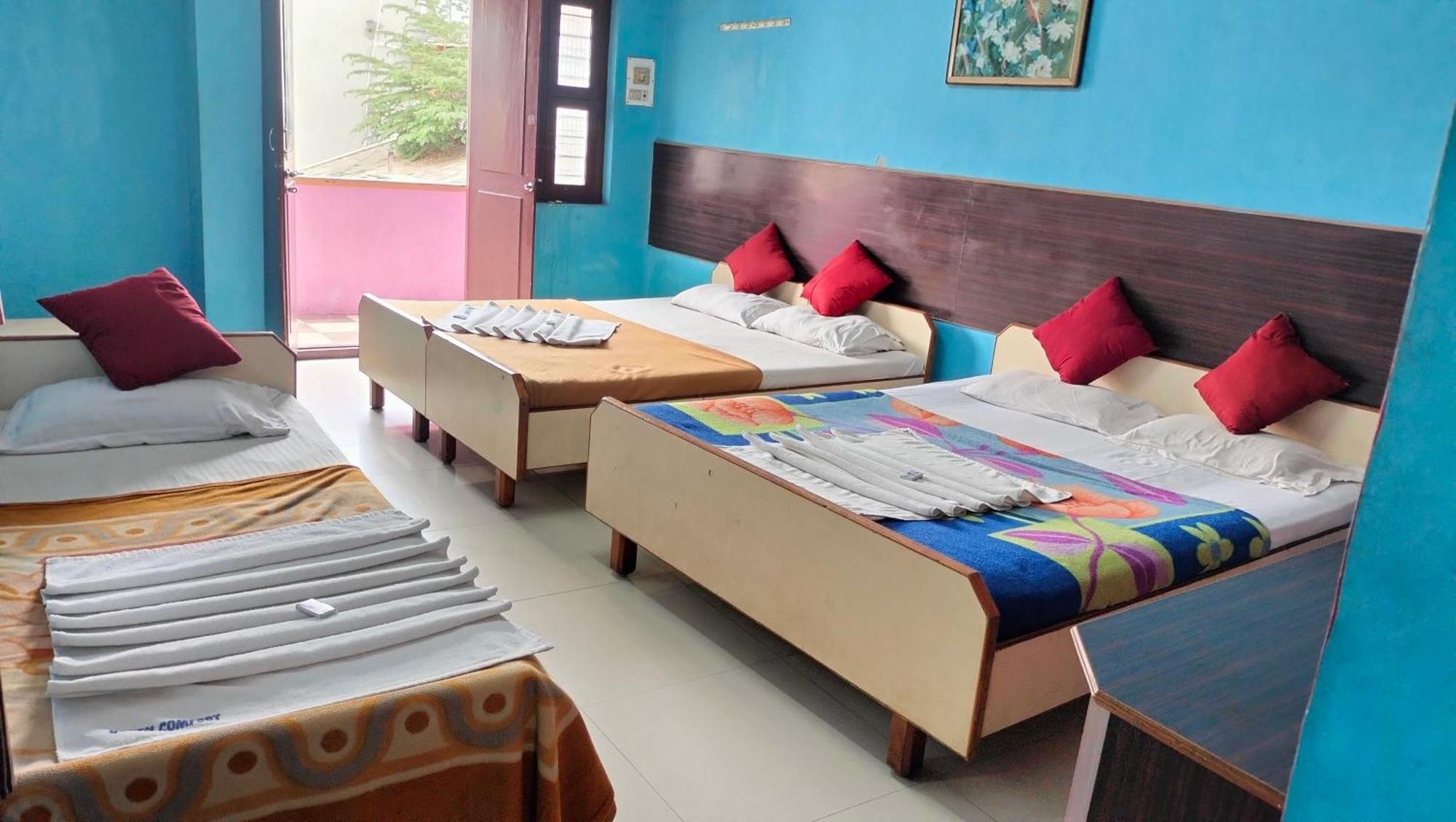 Friends Residency Hotel *