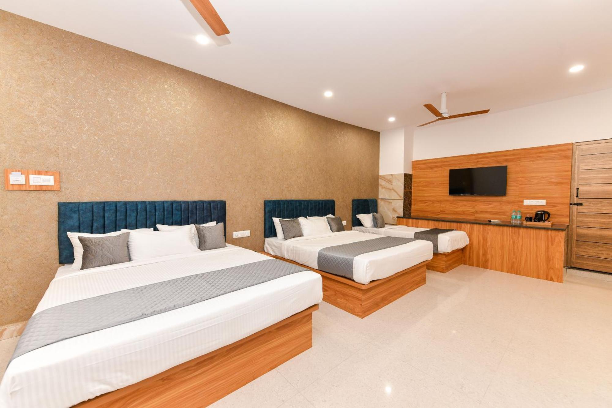 Shine International Hotel 3*