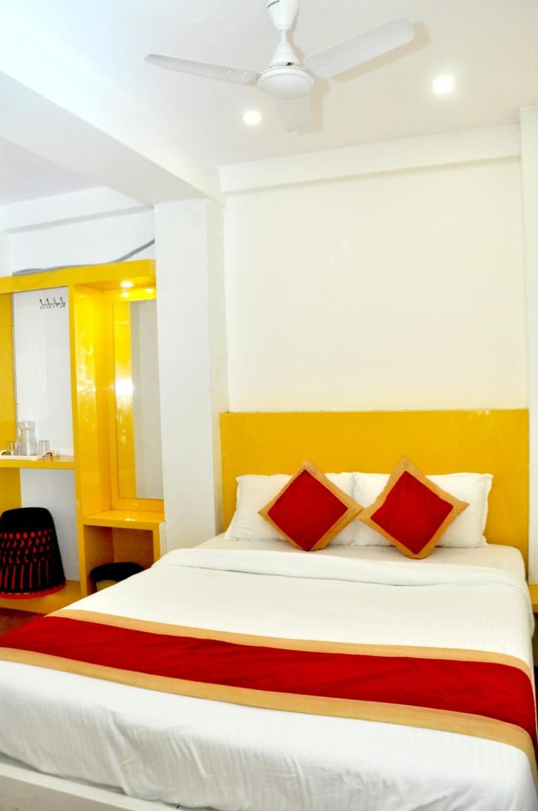 Citi Clock Lodge