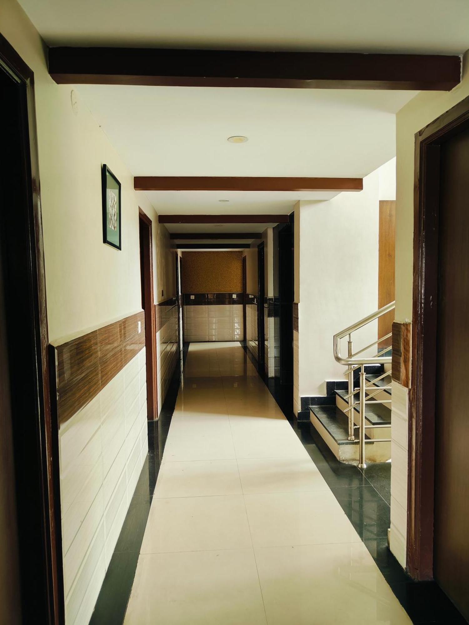 Hotel Wood Near Palace 3*