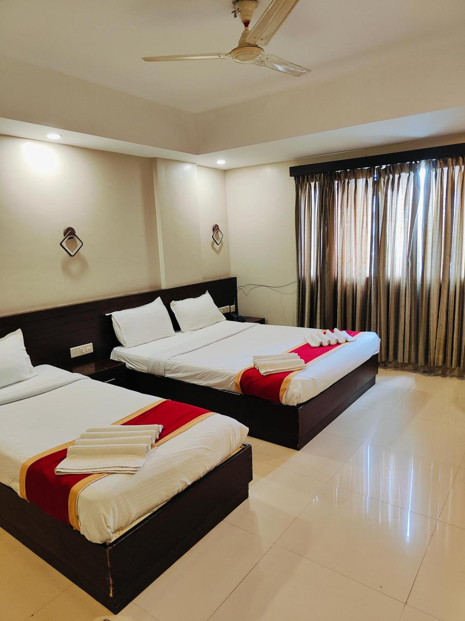 Hotel Wood Near Palace