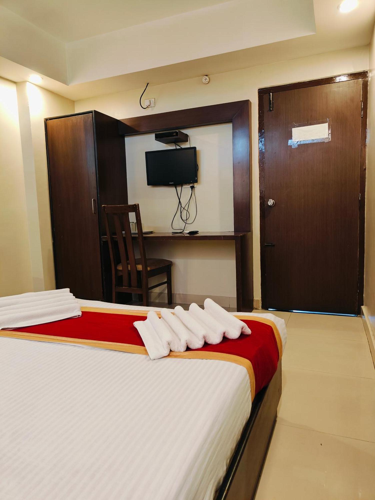 Hotel Wood Near Palace
