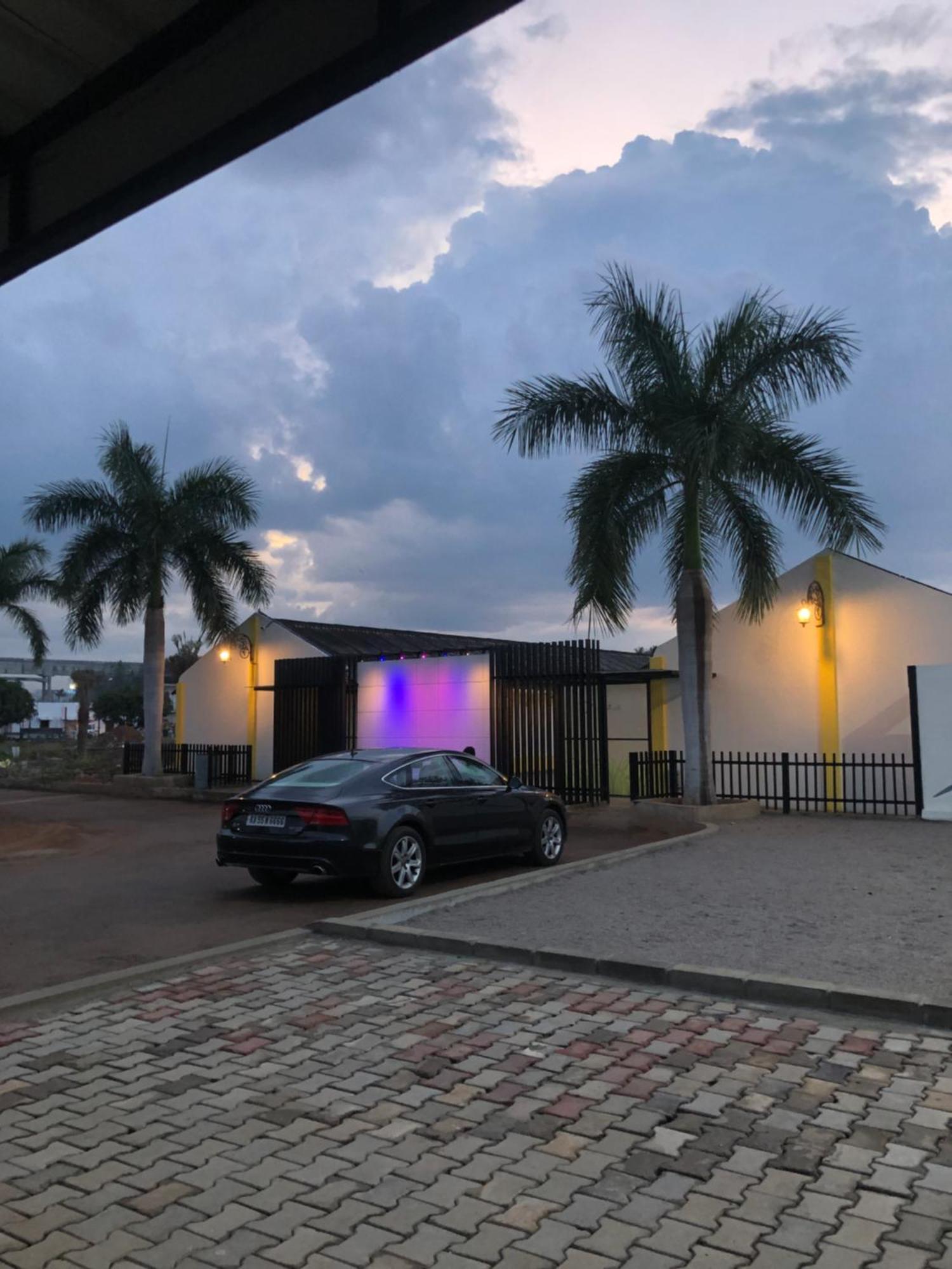 South Cote Villa *