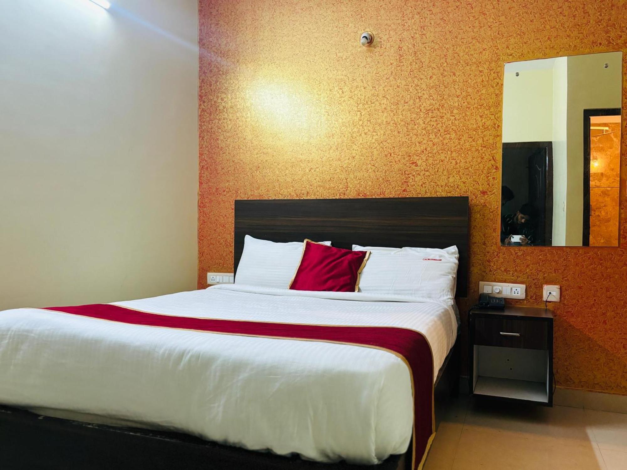 Avini Hotel