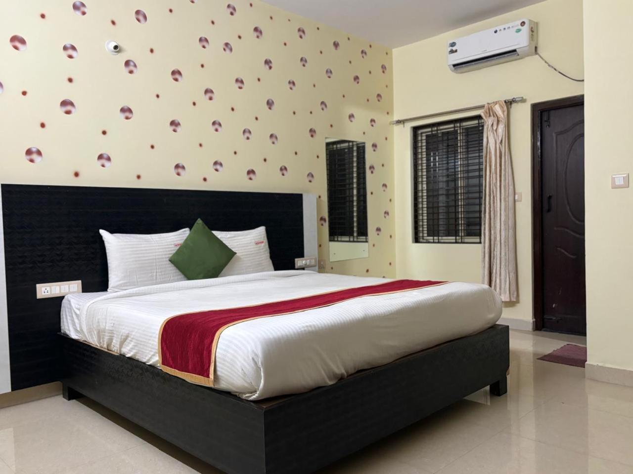 Hotel Avini 3*