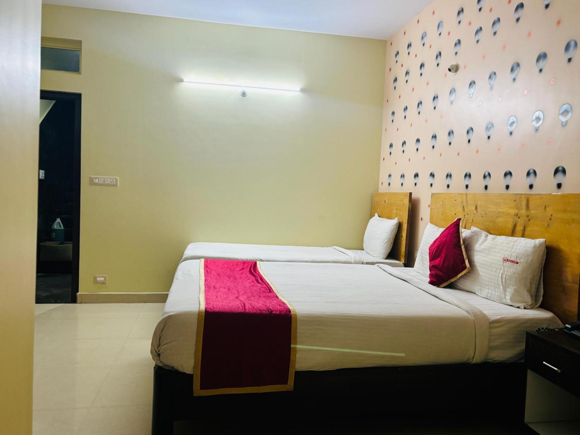 Avini Hotel