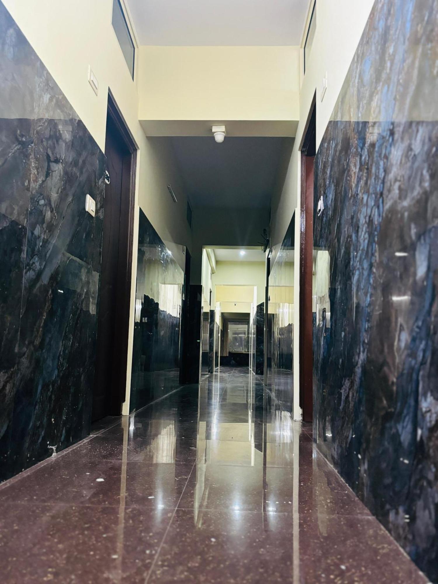 Hotel Avini 3*