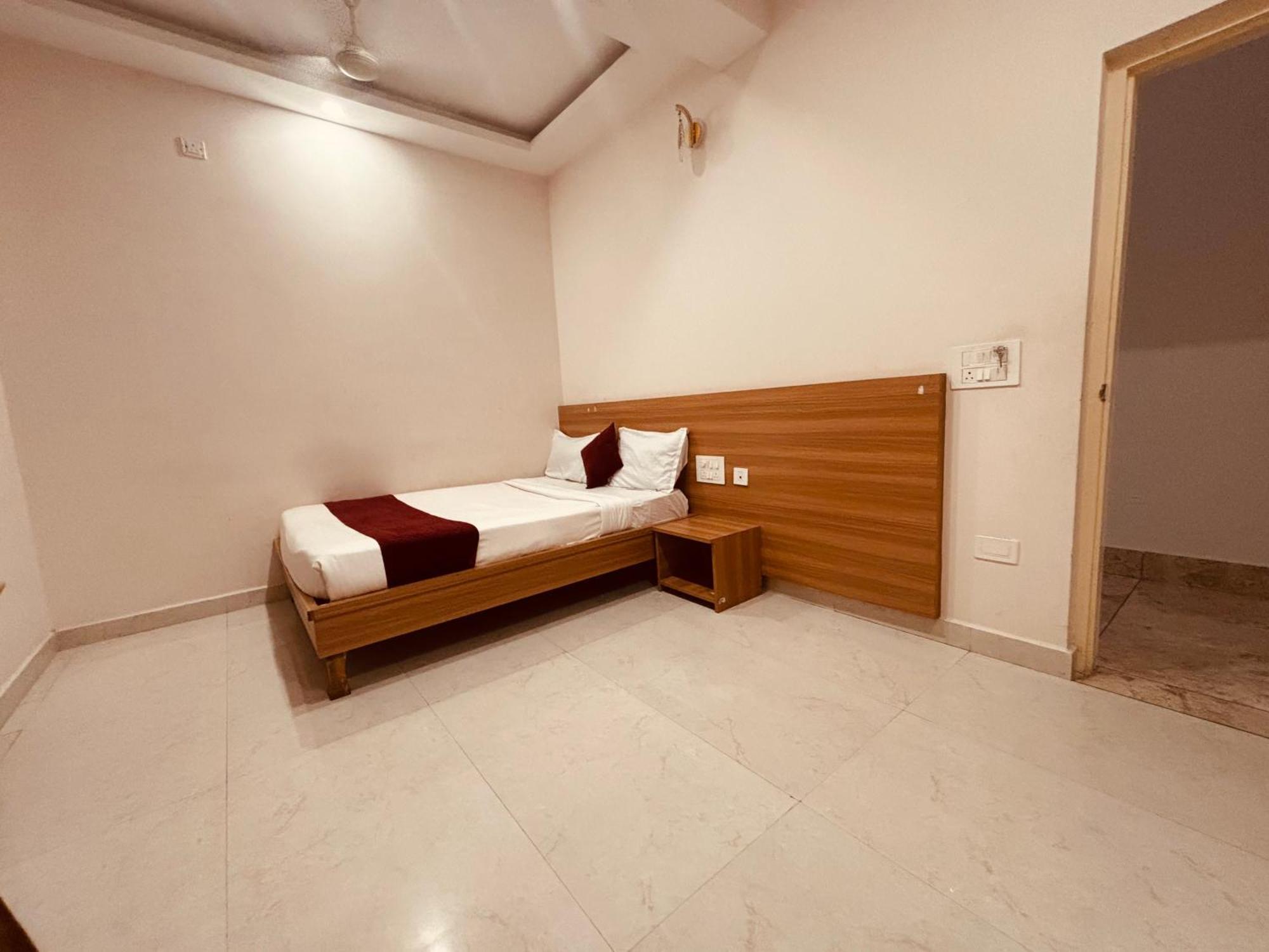 Seema Palace 1 Km From Railwaystaion Mysore
