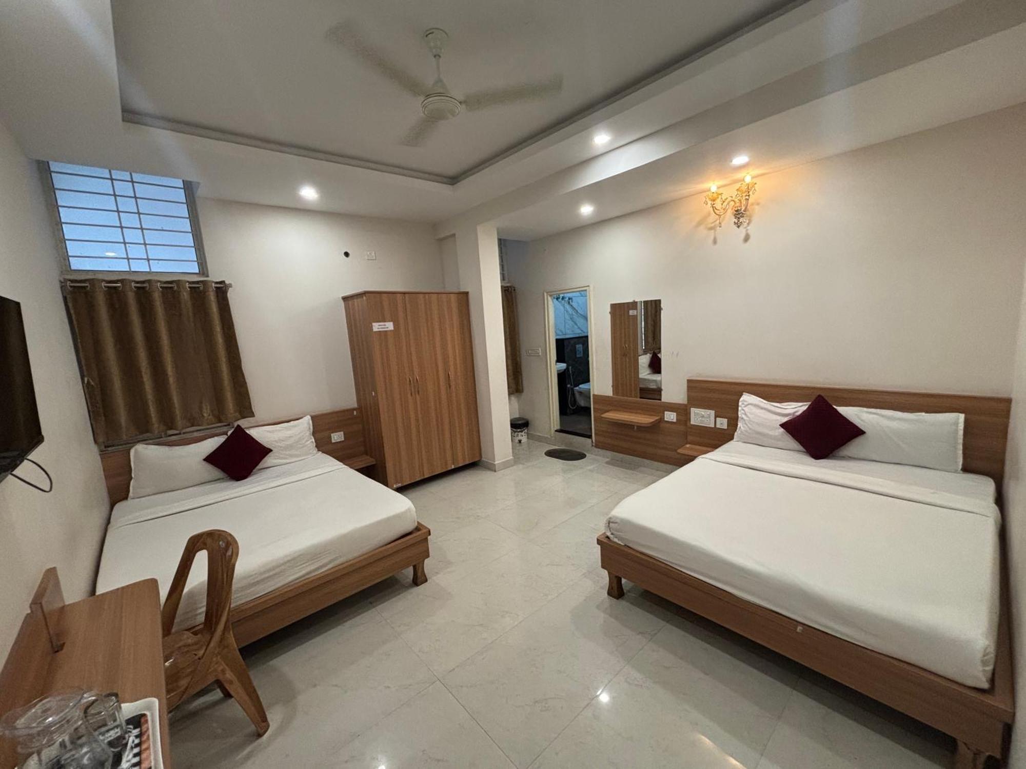 Hotel Seema Palace 1 Km From Railwaystaion