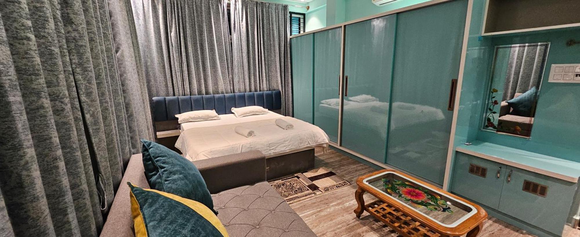 Krish Premium Service Apartment *