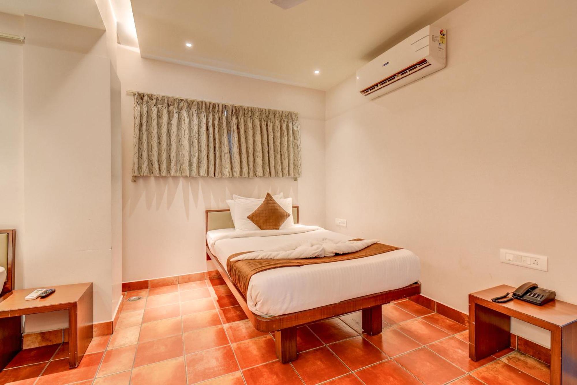 J N - 12 Minutes To Palace 3* Mysore