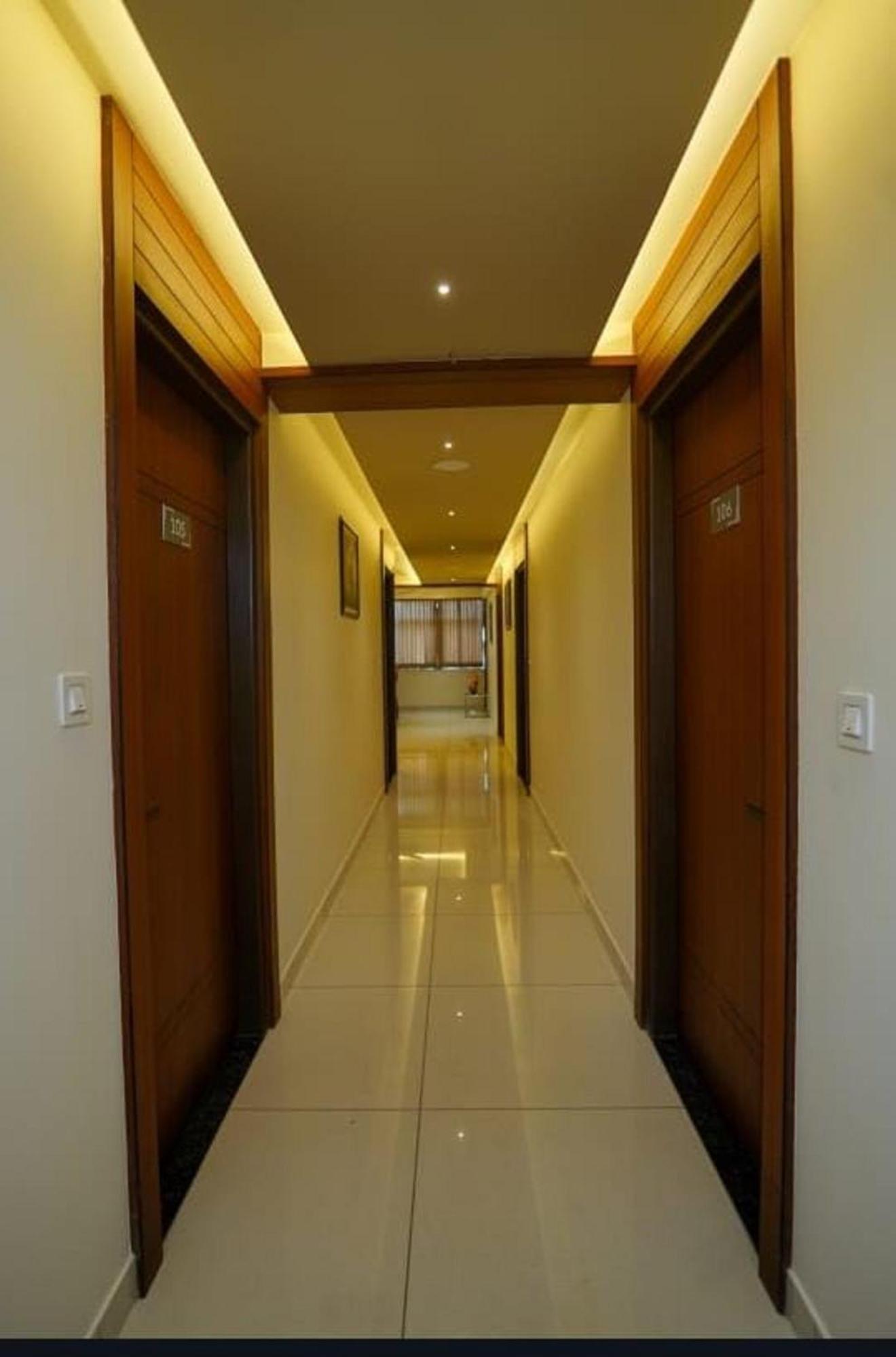 Harigovindas Express Hotel 3*