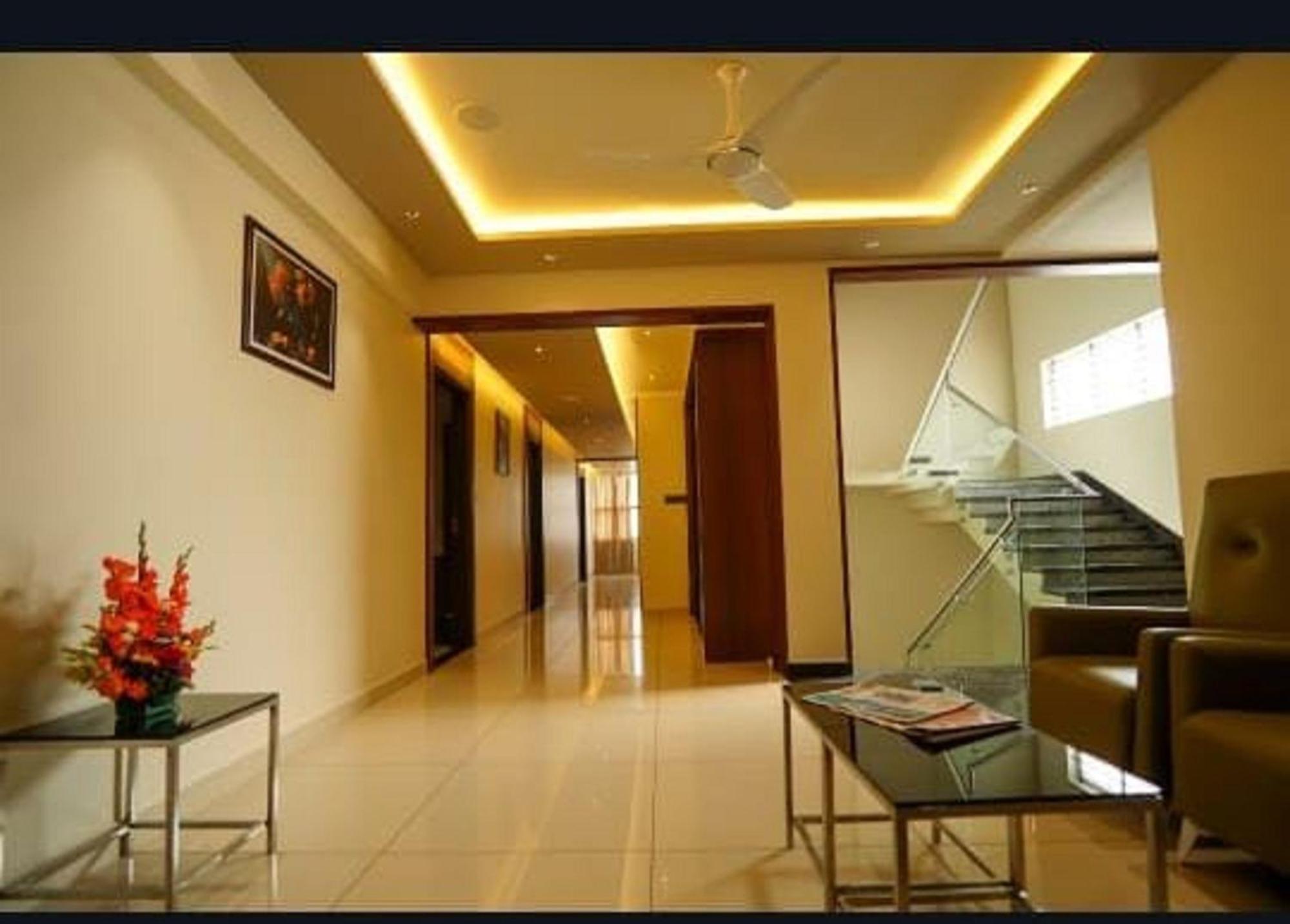 Harigovindas Express Hotel 3*