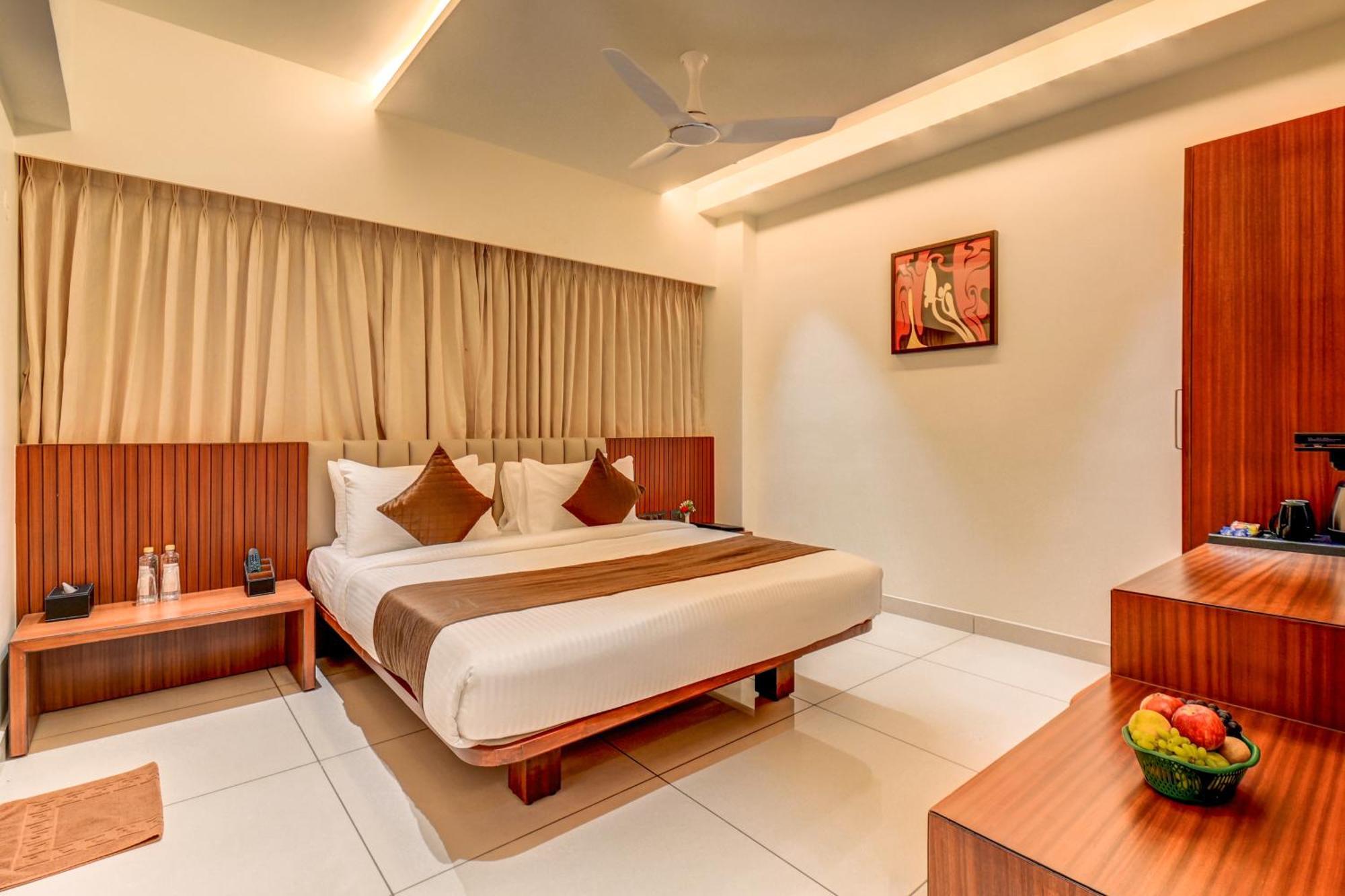Hari Govindas - Explore The Heart Of 3*