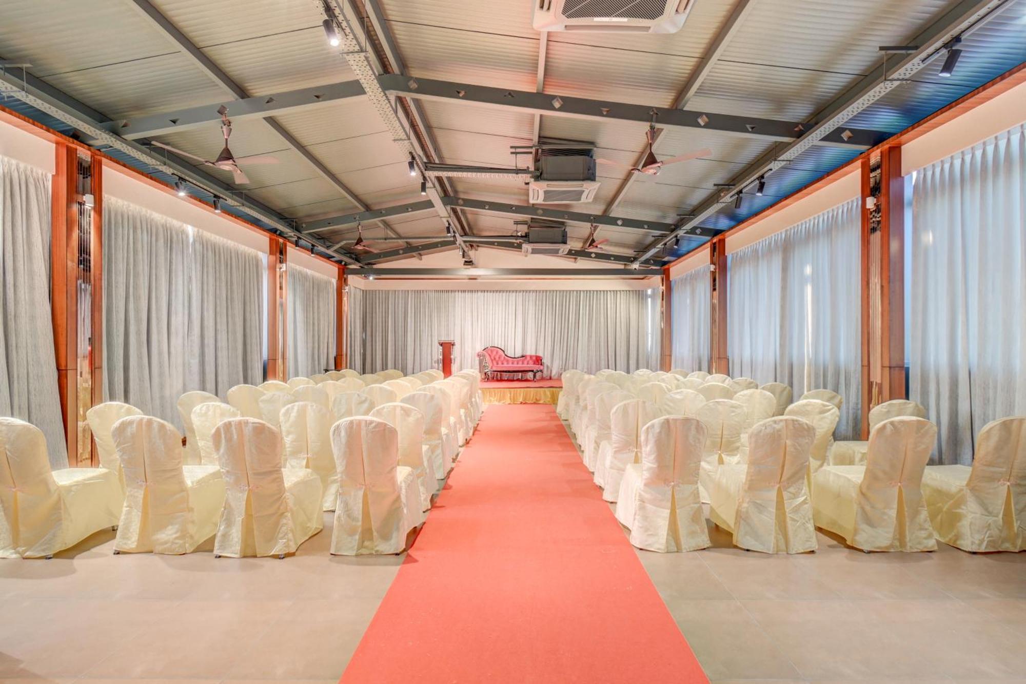 Hari Govindas - Explore The Heart Of 3*