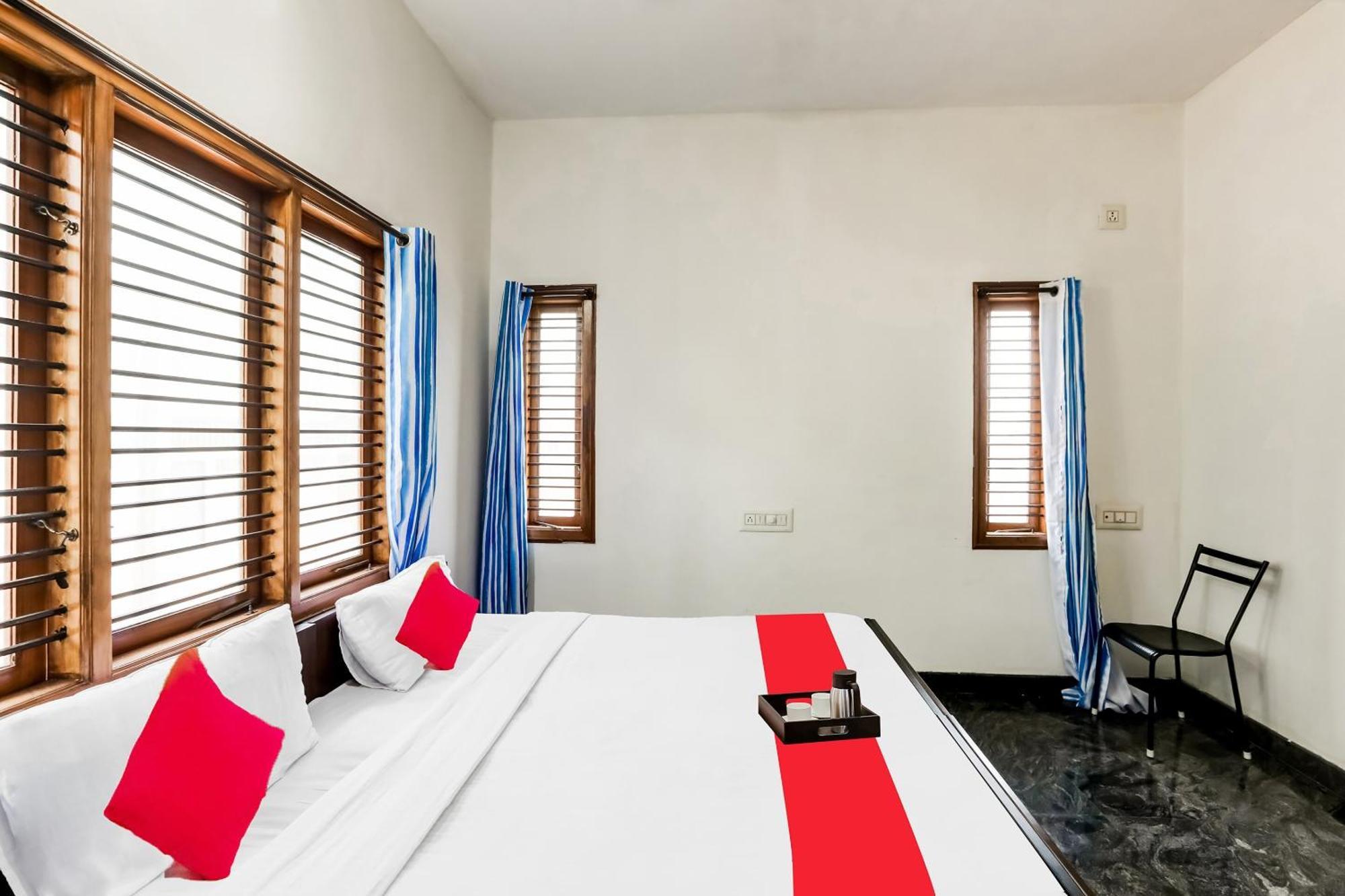 Hotel O Pool