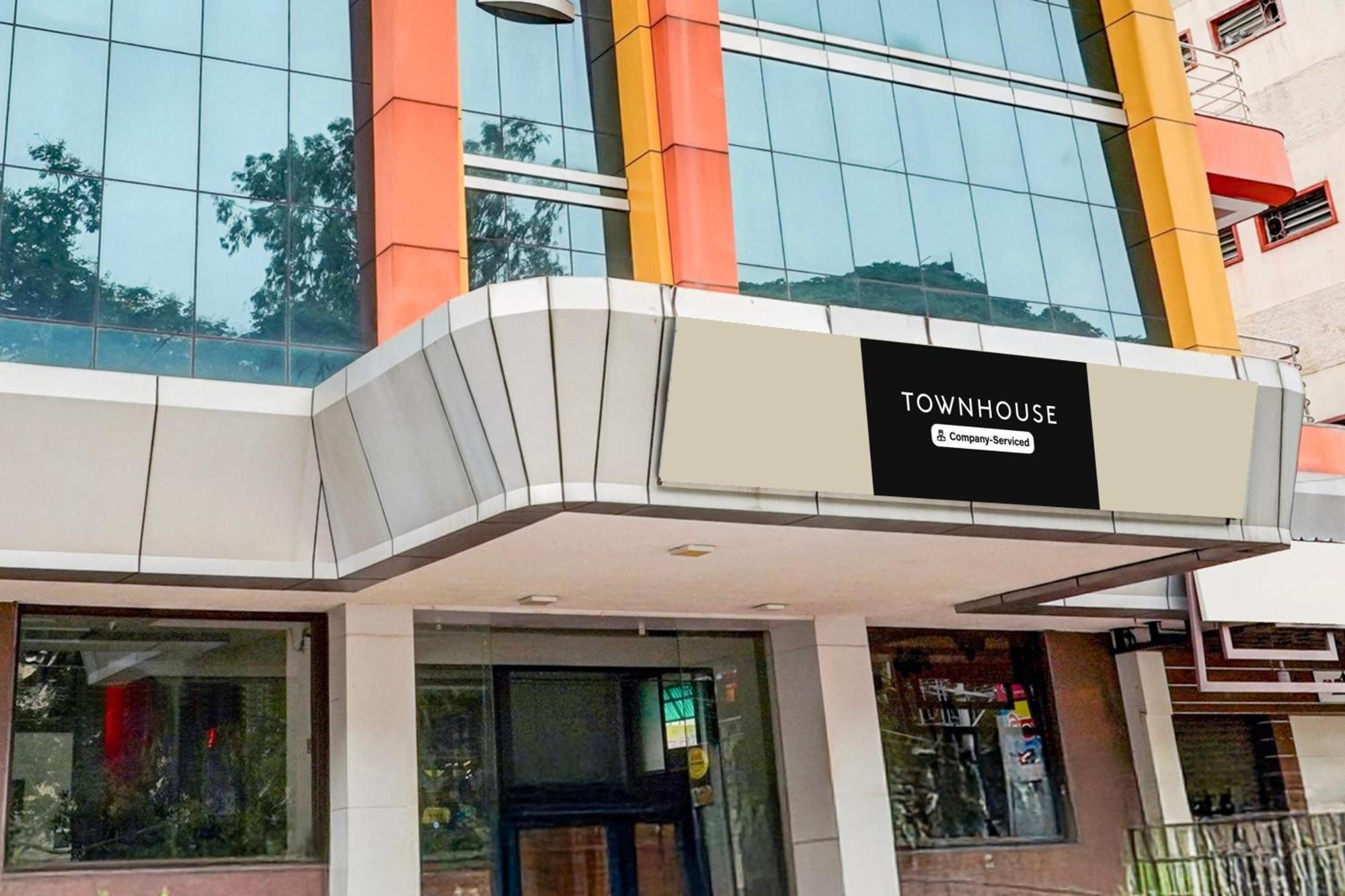 Super Townhouse Hotel