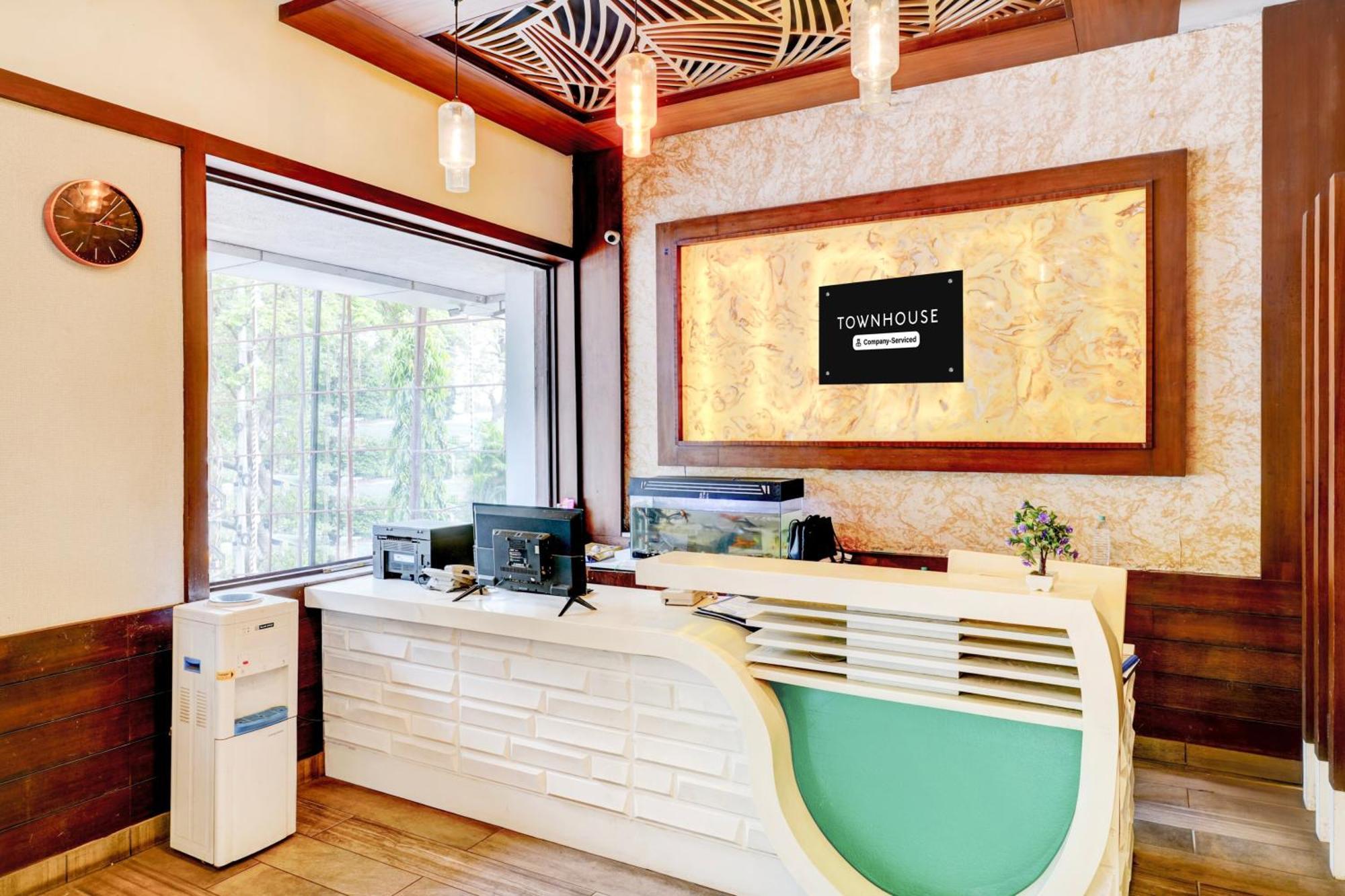 Super Townhouse Hotel