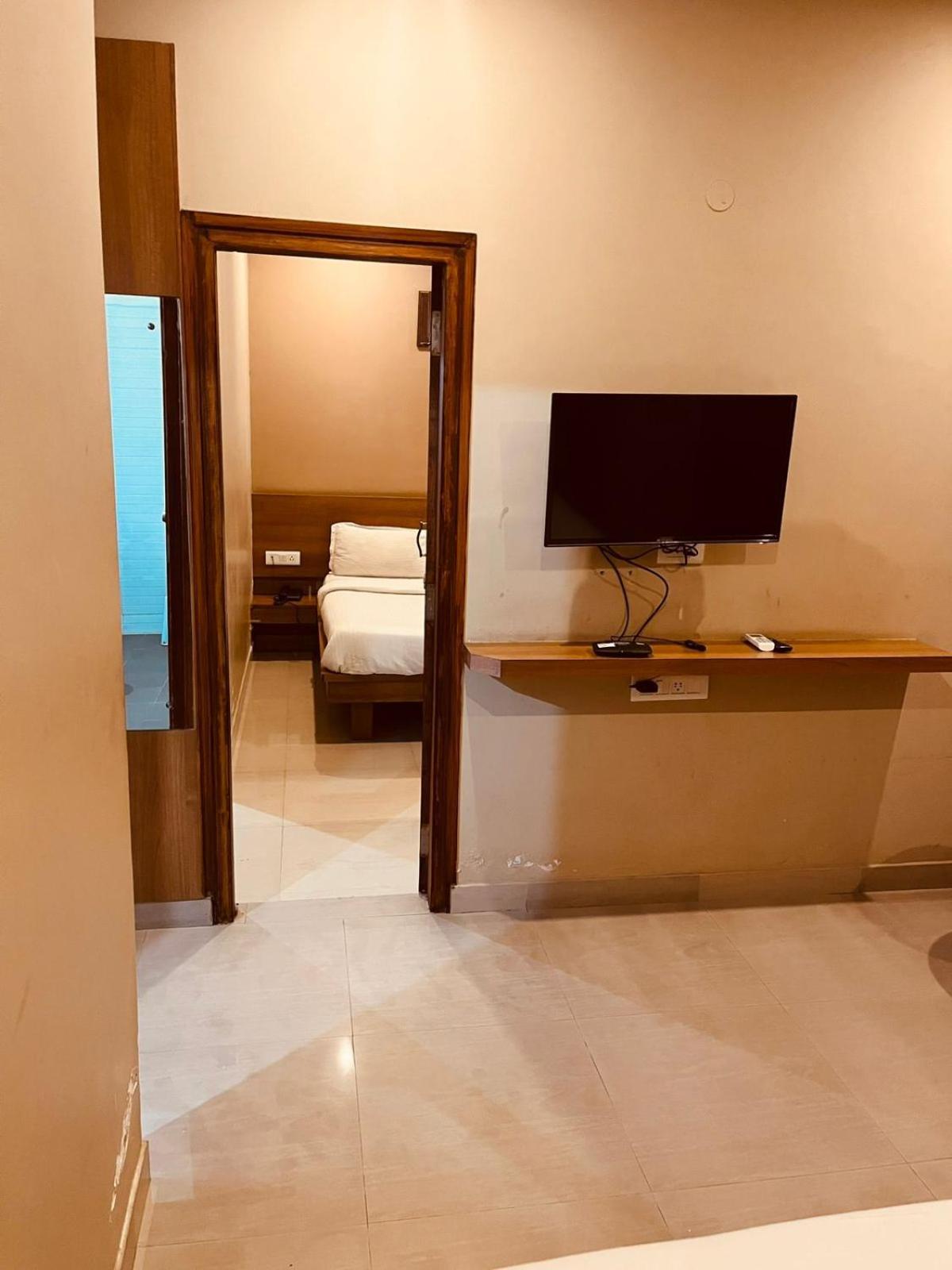 Hotel Samasth And Suits 2*