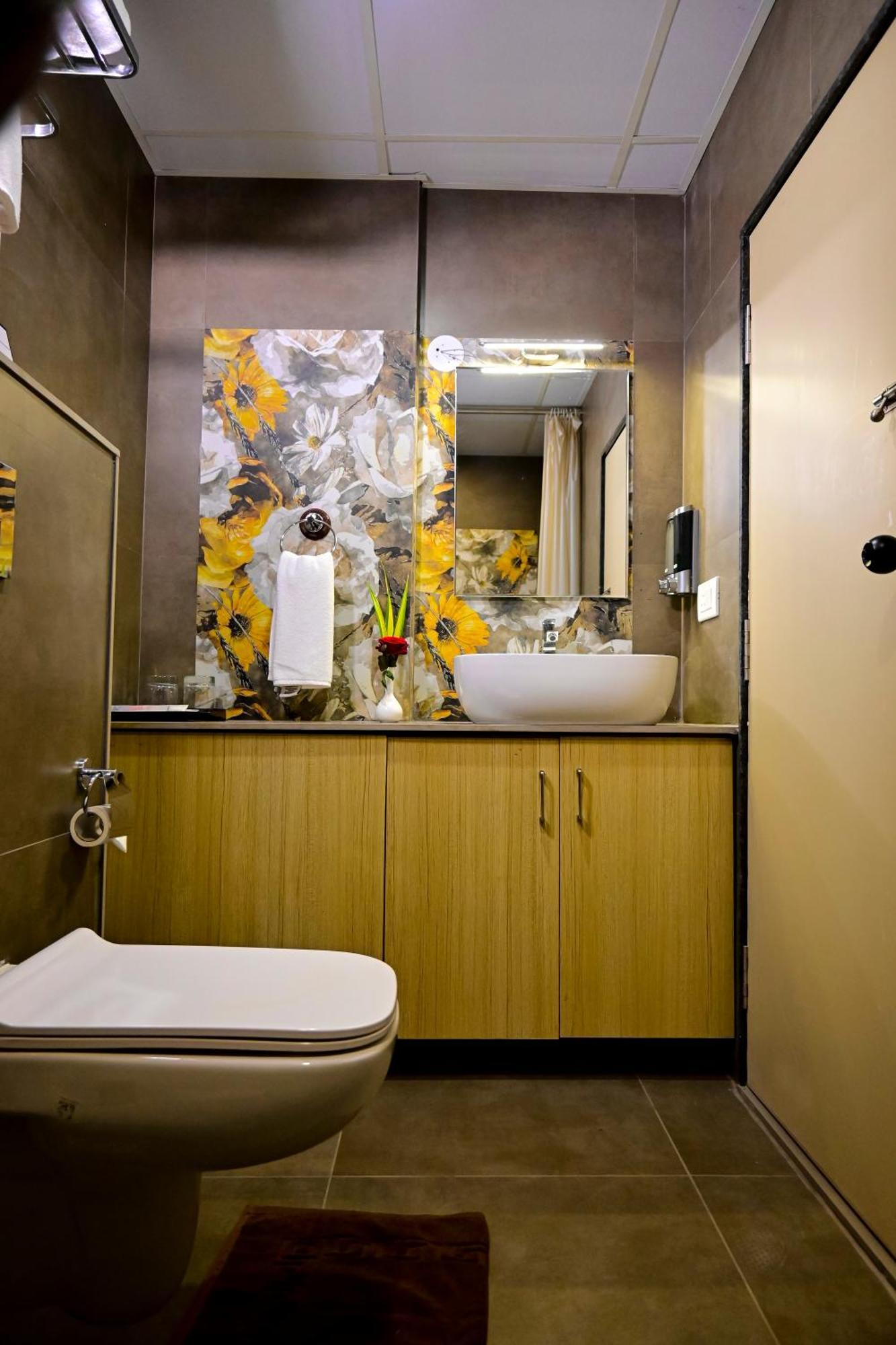 Tgi Livancia Hillside Hotel *