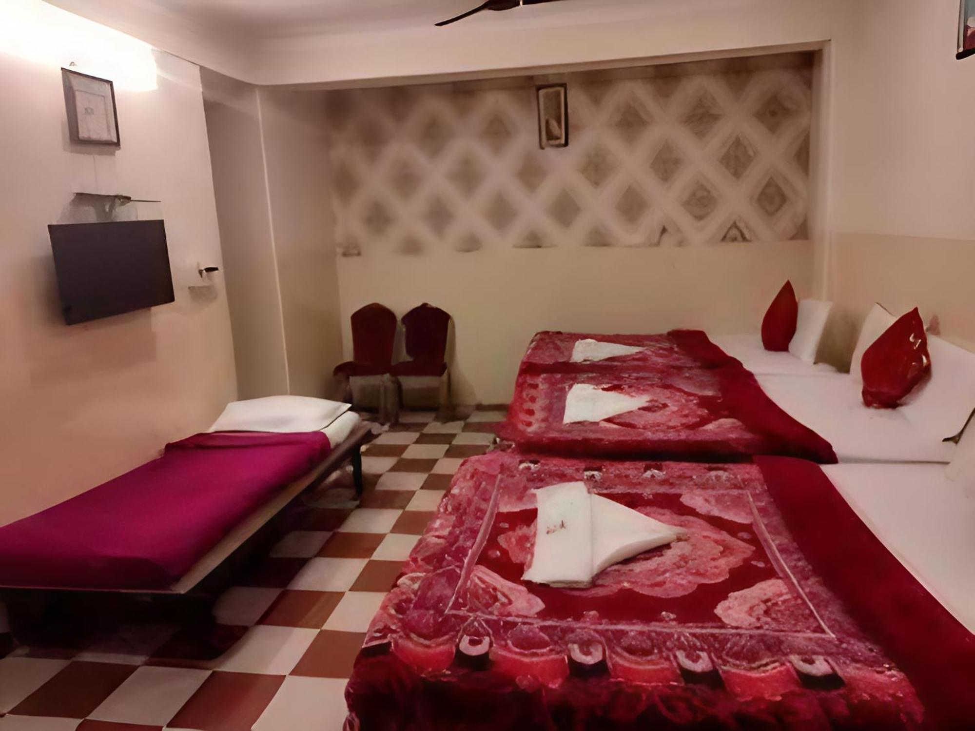 Nkf Residency Hotel 2*