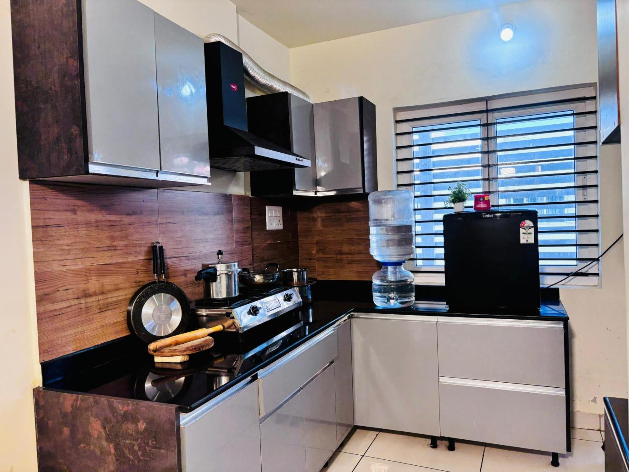 Silver Wings Service - 2bhk Ac Apartment *