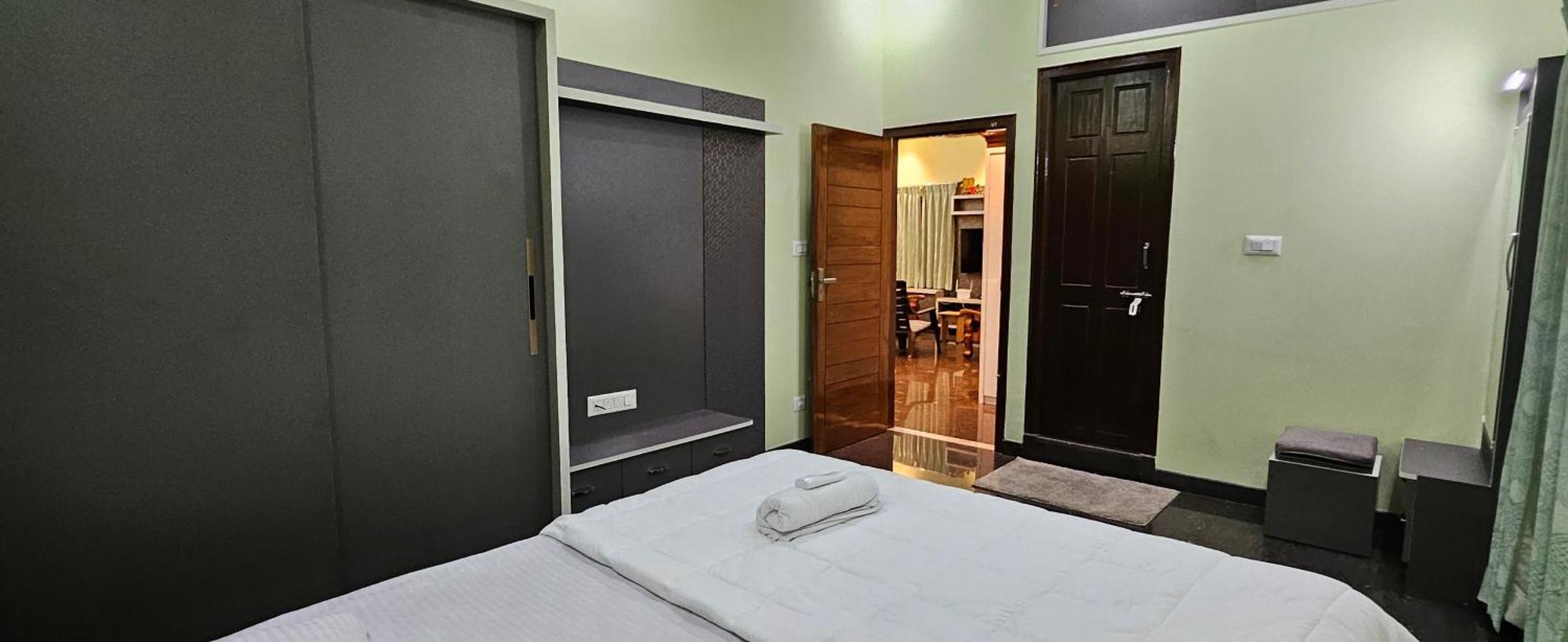 Rashmi Service Apartment
