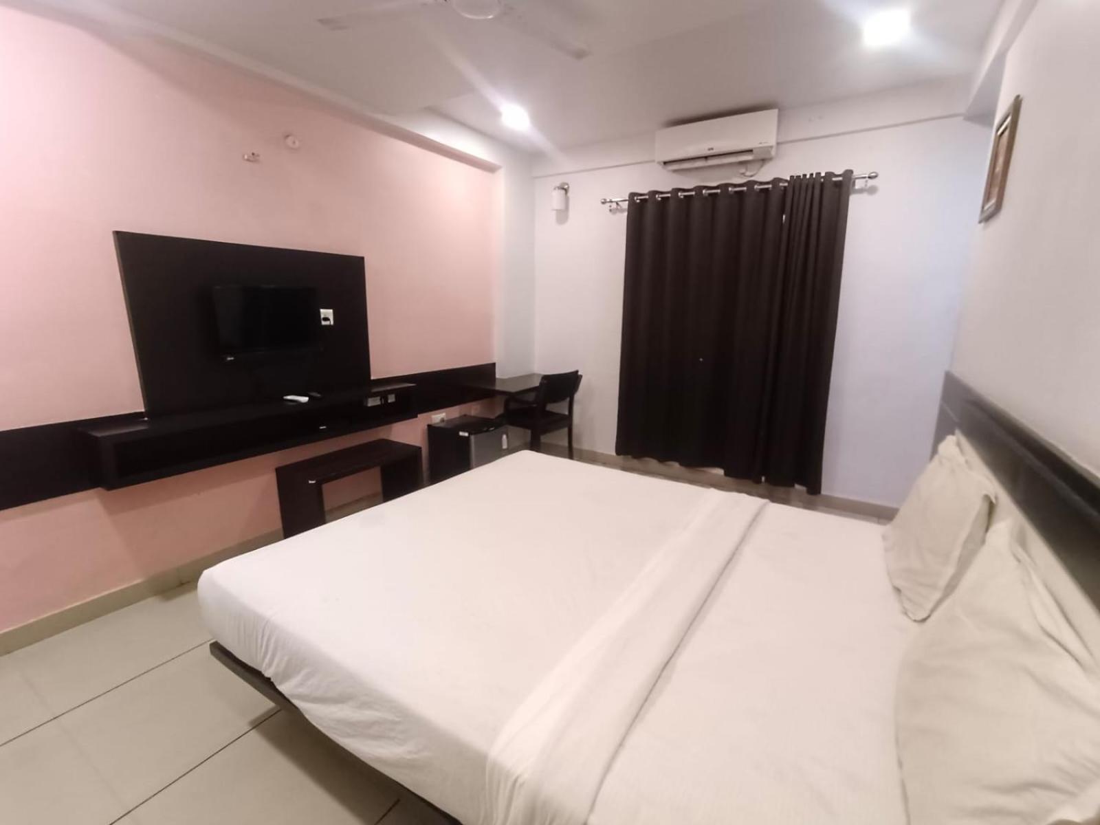 Lodge Center Residency *