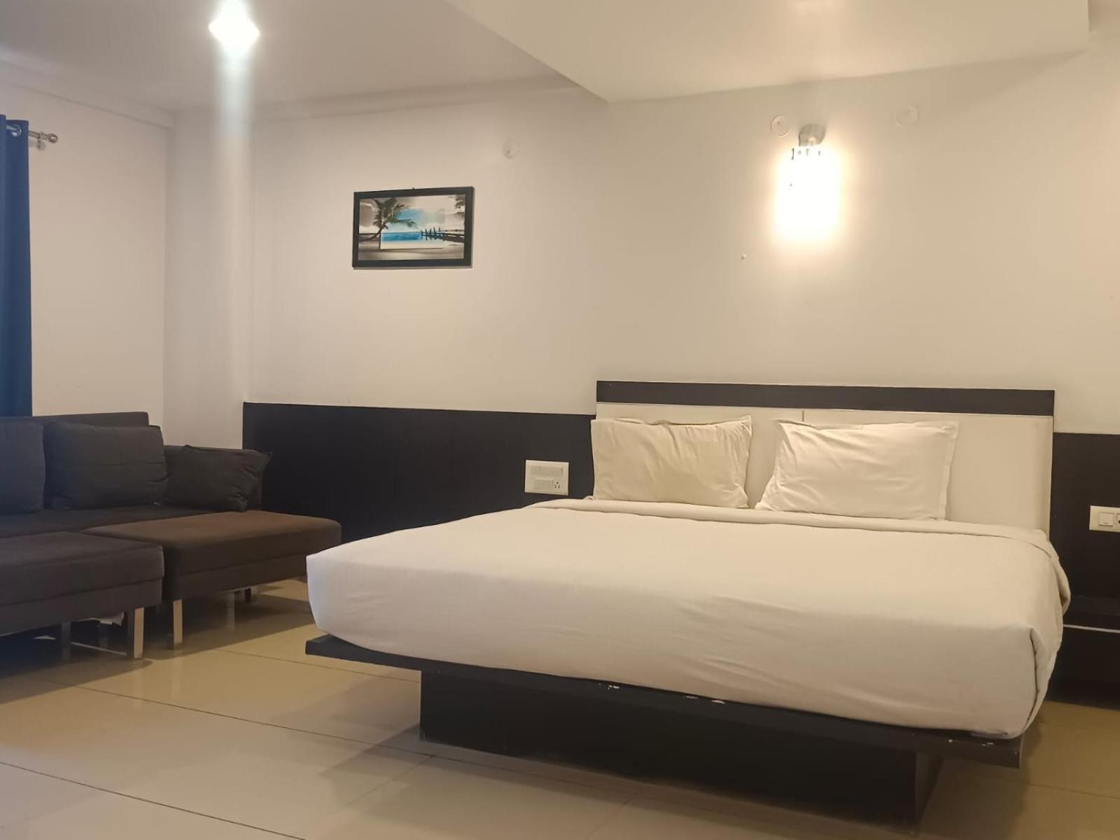 Center Residency Lodge