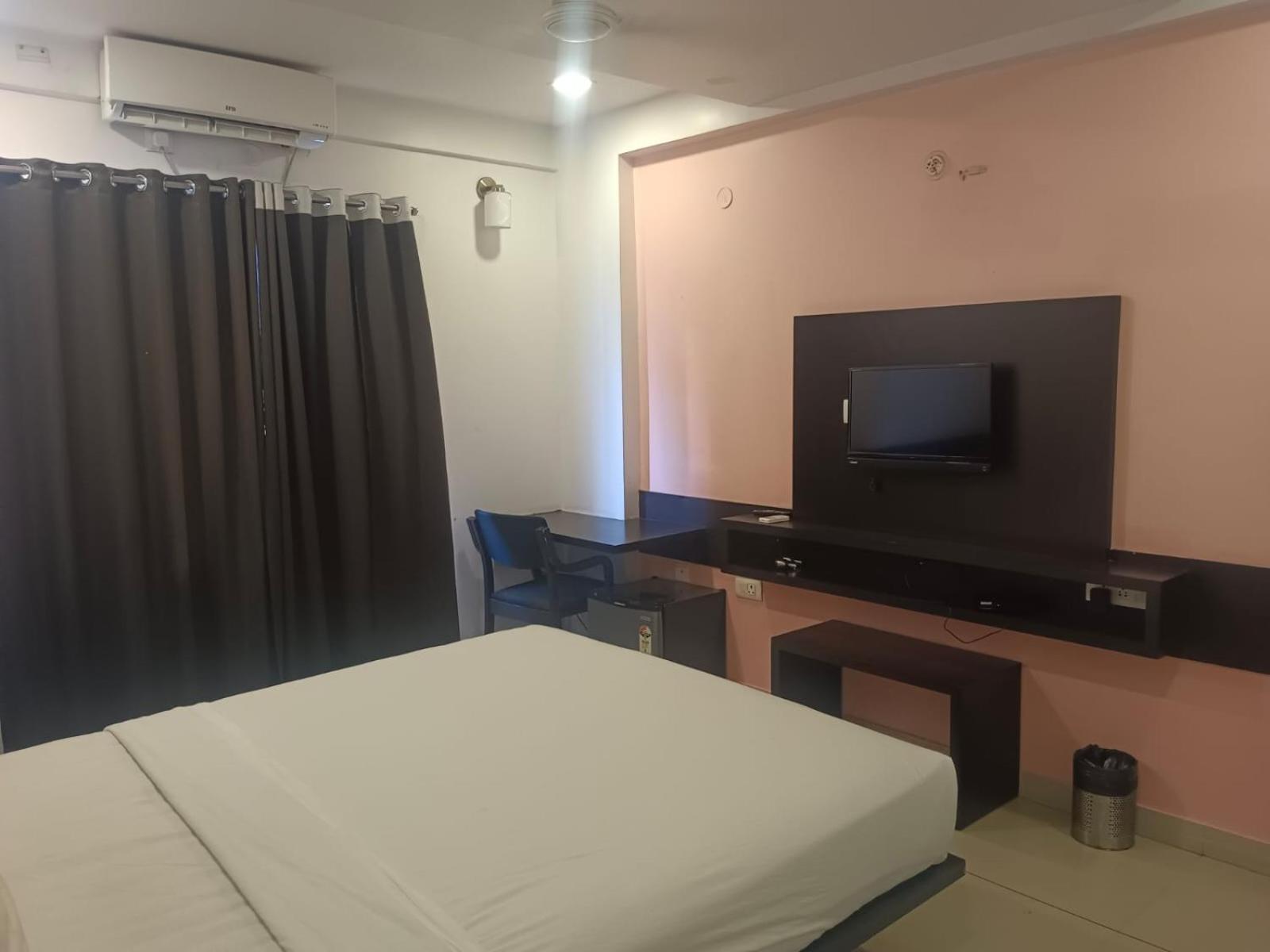 Center Residency Lodge *