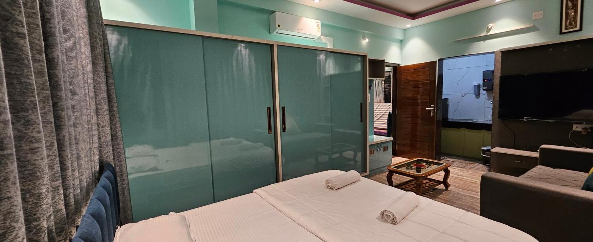 Apartment Rashmi Service *