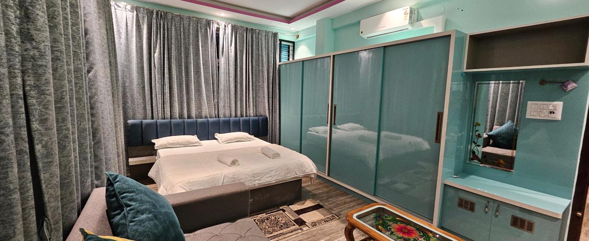 Apartment Rashmi Service *