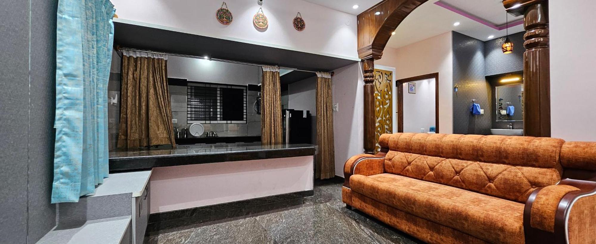 Apartment Rashmi Service *