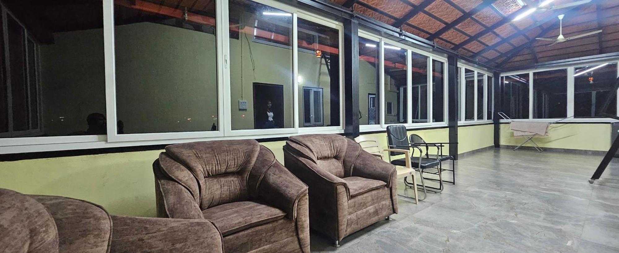 Apartment Rashmi Service