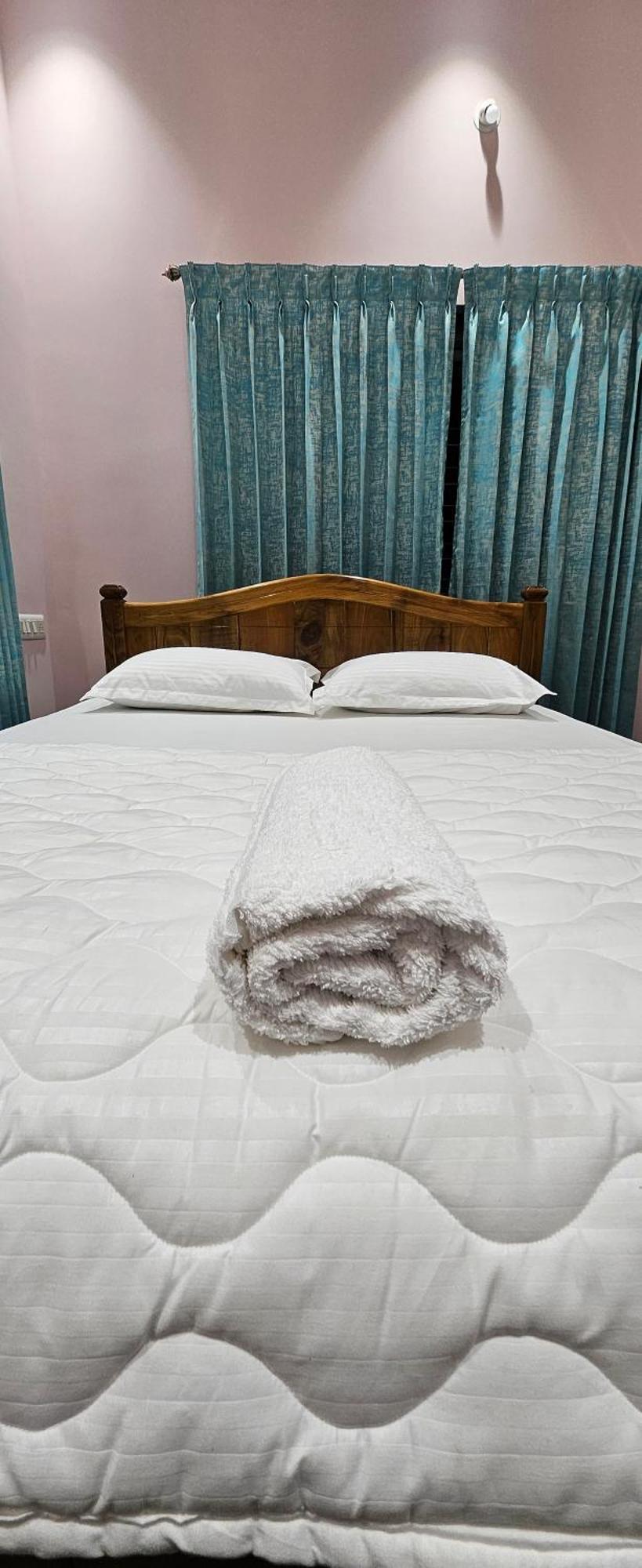 Rashmi Service Apartment *