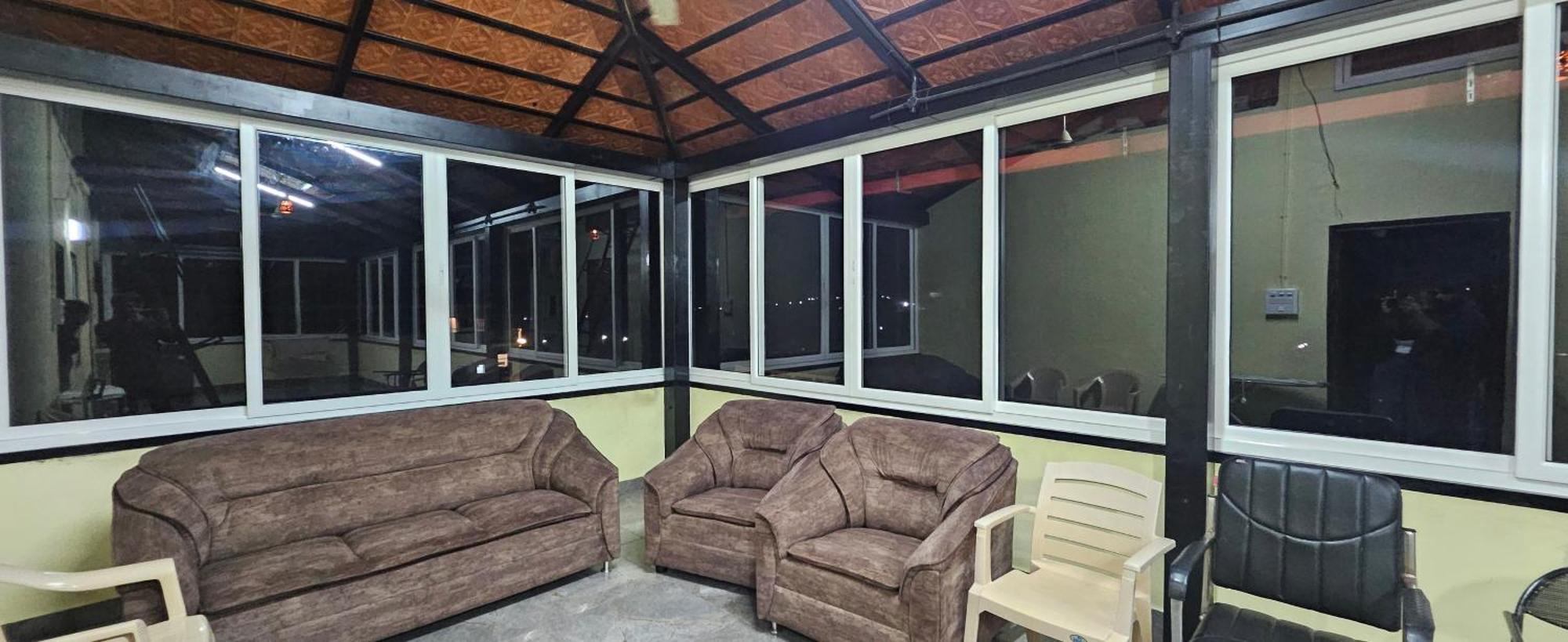 Apartment Rashmi Service *