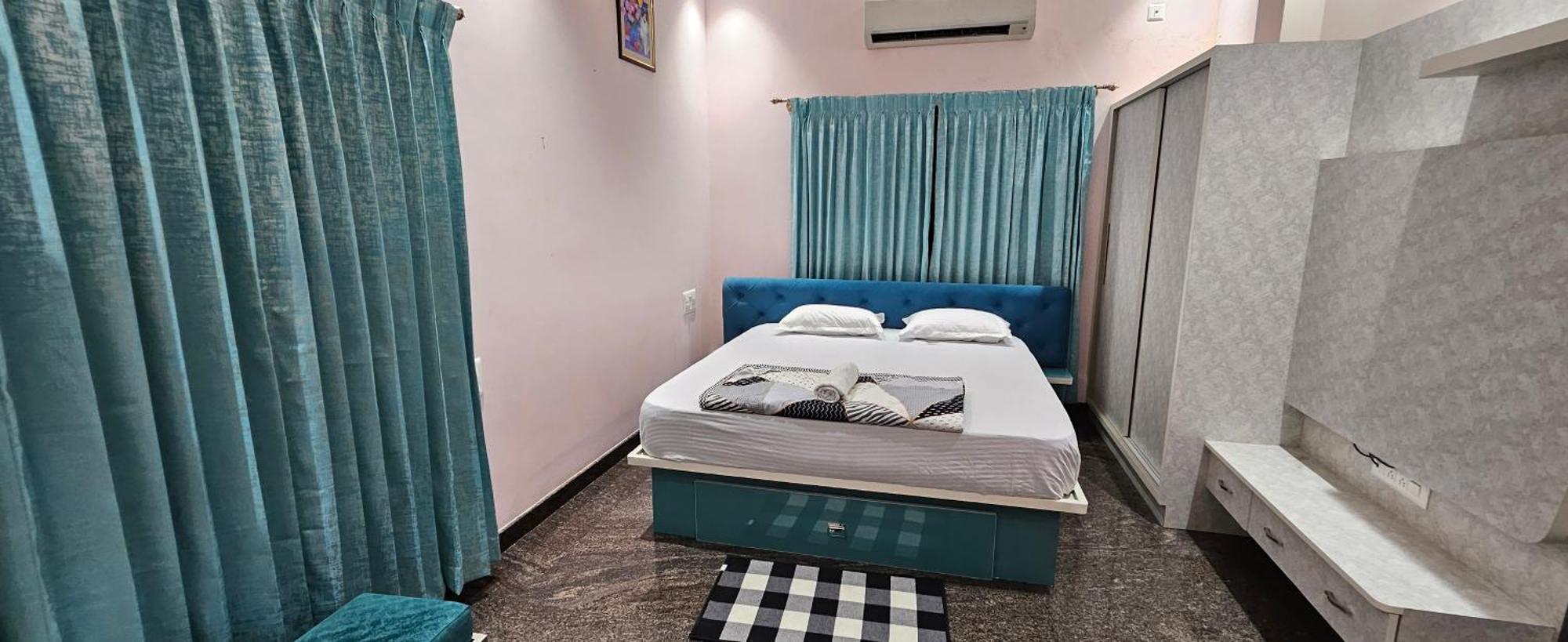 Rashmi Service Apartment *