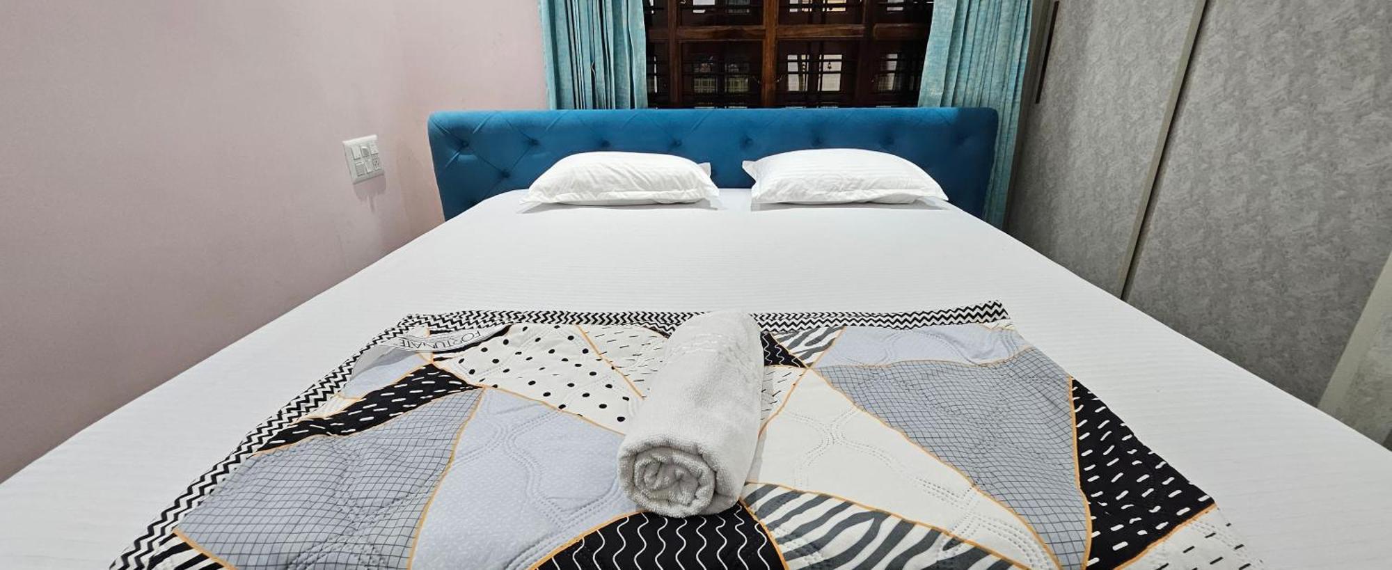 Rashmi Service Apartment *