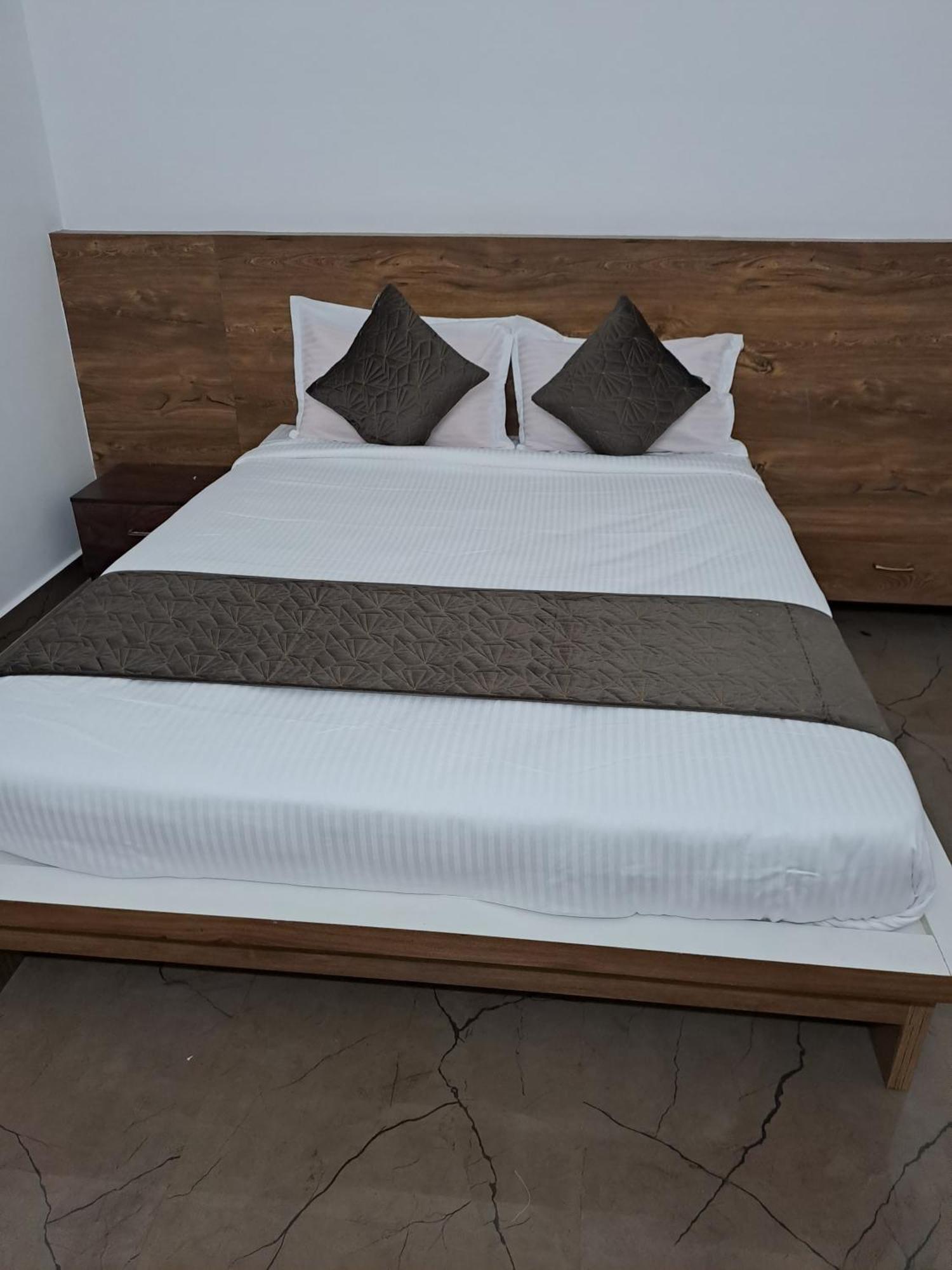New Silver Suits Lodge