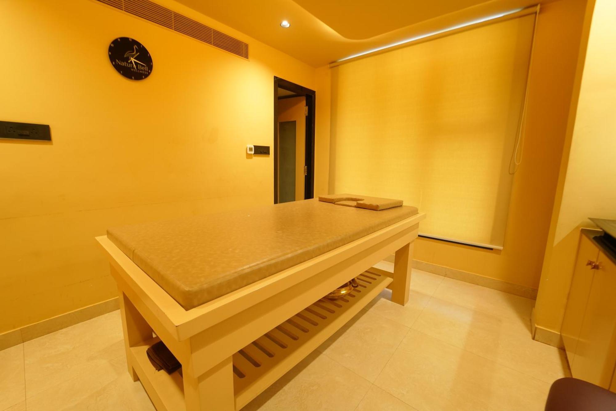 Yuvraj Le: Royale Hotel Mysore
