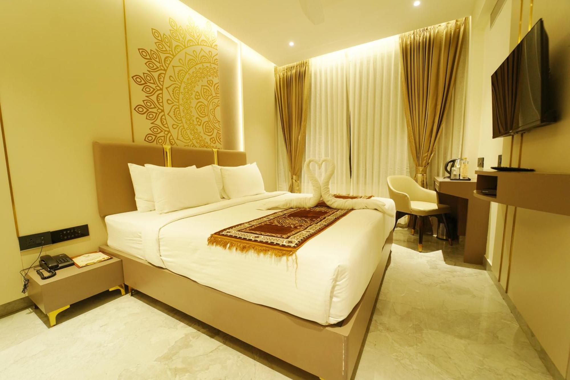 Yuvraj Le: Royale Hotel 3*